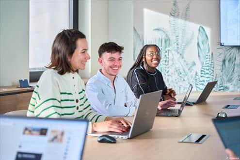 Video formats - Woman